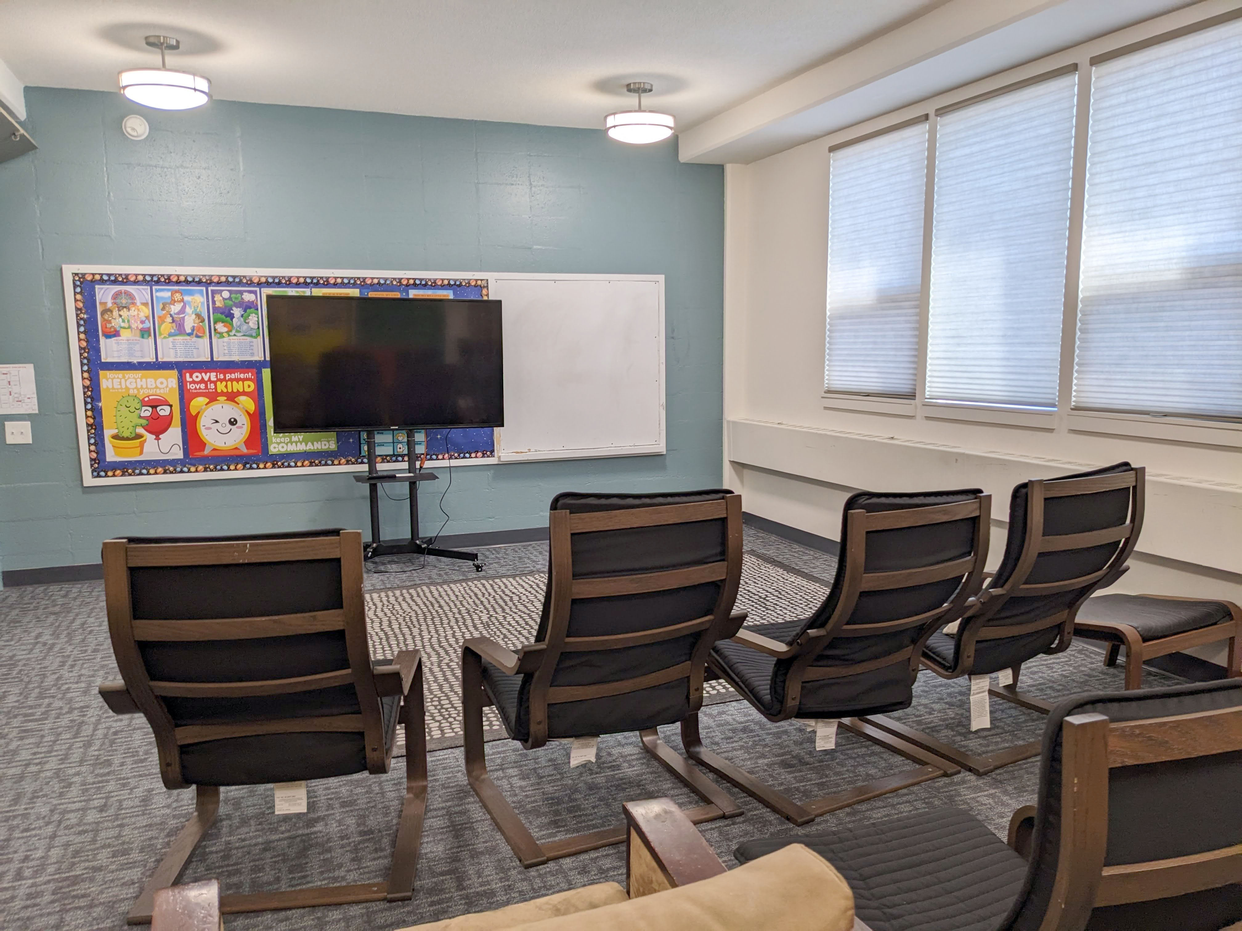 Classroom 3 with easy chairs and TV